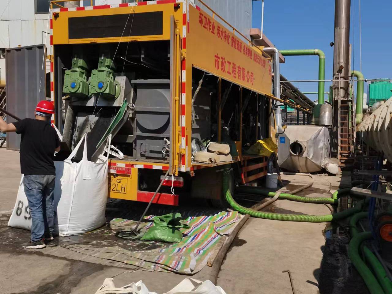 连州淤泥压干处理