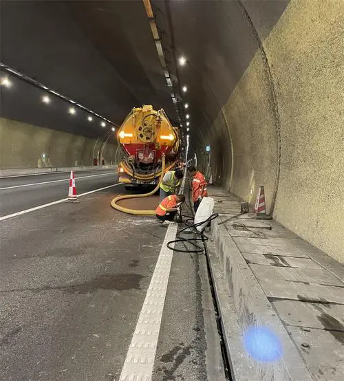 连州隧道排水渠清淤